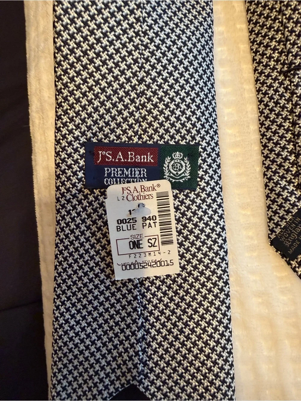 Jos. A. Bank Premier Collection Silk Tie England USA Houndstooth